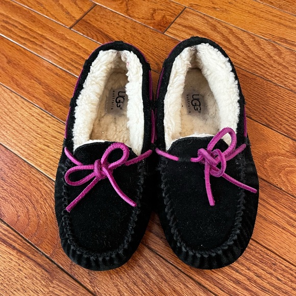 Black UGG slippers size 1 - Picture 2 of 4